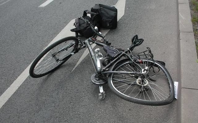 Potrącenie rowerzystki w Świętochłowicach. Kobieta trafiła do szpitala