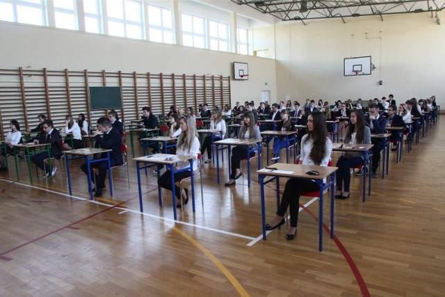 Egzamin gimnazjalny 2016 JĘZYK POLSKI. Jakie były tematy? ZADANIA, PYTANIA, ARKUSZE CKE, ODPOWIEDZI