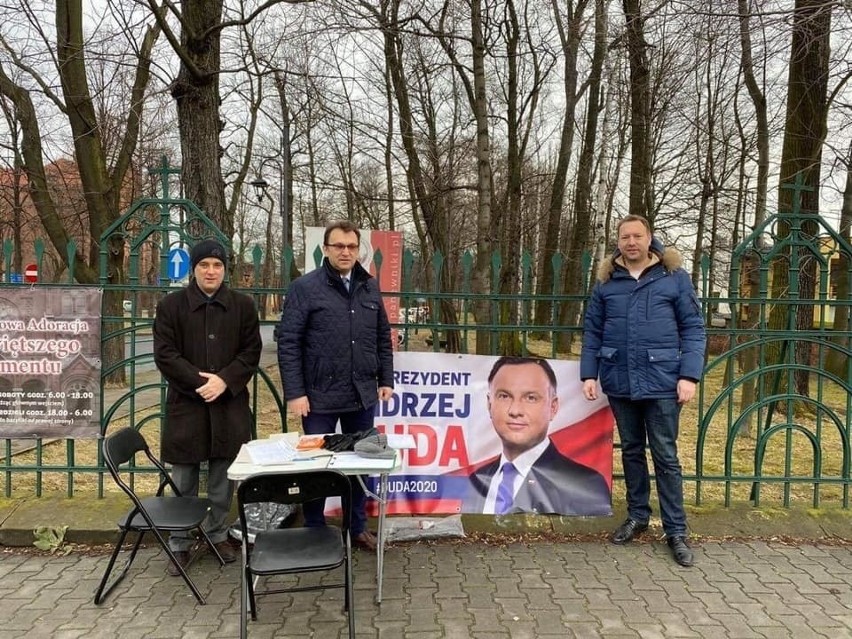 Zbiórka podpisów poparcia dla Andrzeja Dudy, którą sympatycy...