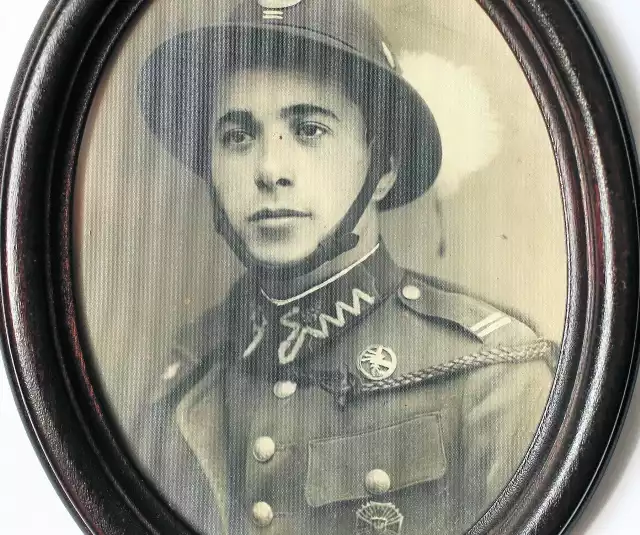 Kapral Jan Pierończyk, radiotelegrafista, walczył najpierw w kampanii wrześniowej. Do niewoli dostał się pod Tomaszowem Lubelskim