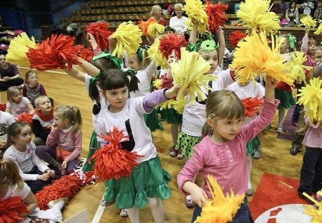 600 przedszkolaków zatańczyło i zaśpiewało w hali Gryfia.