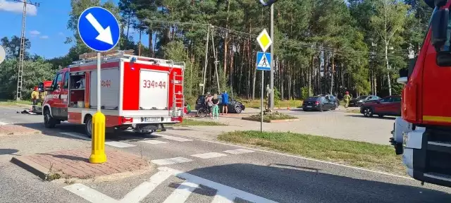 W Augustowie w gminie Pionki doszło do zderzenia samochodu i motocykla, dwie osoby zostały ranne.