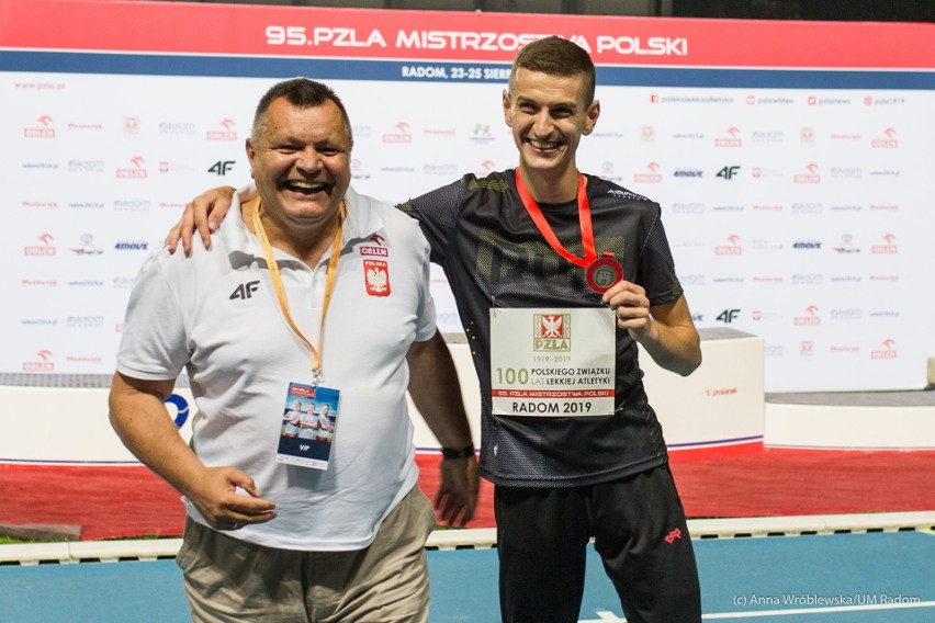 Mateusz Kaczor (z lewej) i jego trener Leszek Trzos mogą...