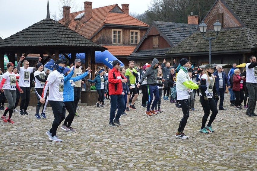 Nowy Sącz. Bieg Tropem Wilczym w Miasteczku Galicyjskim. Kapitan Stefan Kulig dał znak do startu [ZDJĘCIA]