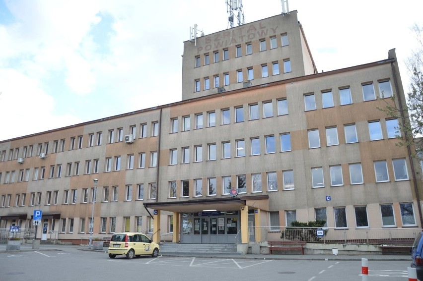 Oddział dla chorych na COVID-19 w Szpitalu w Brzesku został zawieszony. W Szpitalu im. E. Szczeklika w Tarnowie ograniczono liczbę łóżek