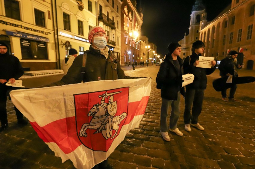 Torunianie demonstrują w obronie Pawła Juszkiewicza