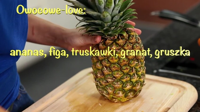 Owoce:

- ananas 
- figa 
- truskawki 
- granat 
- gruszka