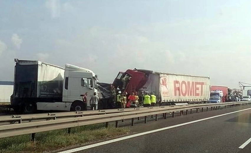 Wypadek na autostradzie A4. Zderzyły się TIRy.