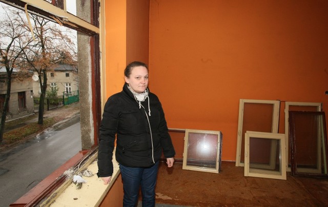 Zanim zareagowałam, część okien została już zdemontowana - mówi Kamila Kleszcz.