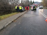 Żegocina. Tragedia na drodze wojewódzkiej. Młoda kobieta zginęła przygnieciona przez auto [ZDJĘCIA] 21.11