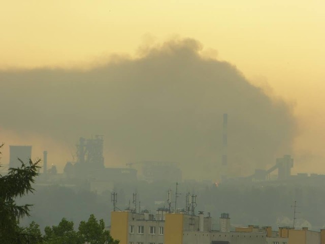 Chmura nad hutą. Zdjęcia udostępnione dzięki uprzejmości Krakowskiego Alarmu Smogowego.