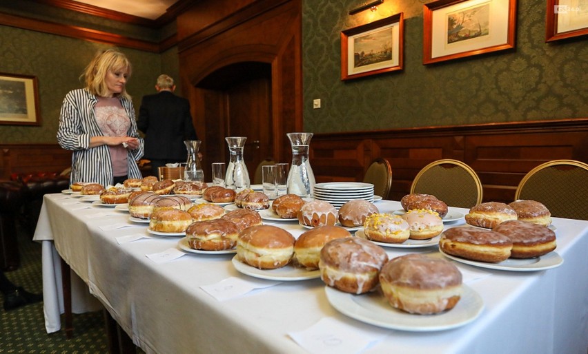 Wielka degustacja. Eksperci oceniali pączki. Gdzie zjemy najlepsze pączki w Szczecinie? [ZDJĘCIA] 