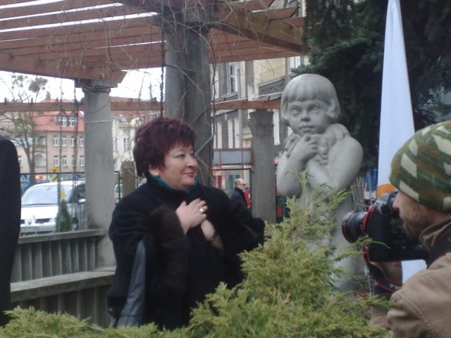 Posłanka Grażyna Ciemniak postanowiła zapozować przy Zimie do zdjęcia