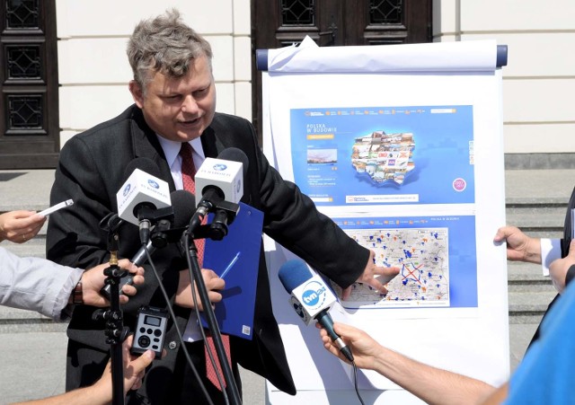 Marek Suski pokazuje "białą plamę" na mapie Polski