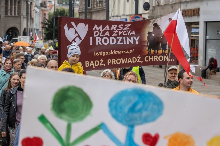 Marsz dla Życia i Rodziny 2021 w Bydgoszczy. Zdjęcia z...