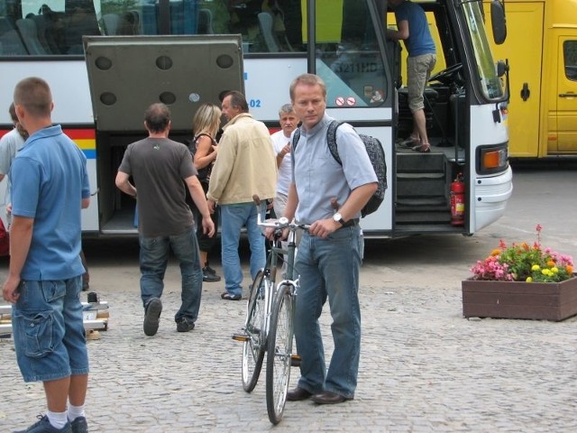 Ekipa filmowa serialu przyjeżdża do Sandomierza, a za nią podążają turyści.