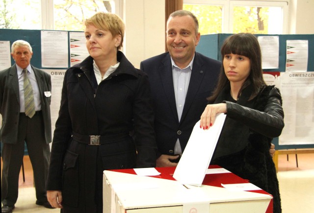 Grzegorz Schetyna głosował razem z rodziną w lokalu mieszczącym się w I Liceum Ogólnokształcącym imienia Stefana Żeromskiego.