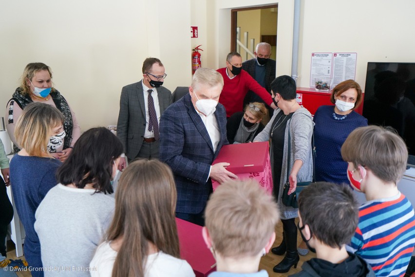 Dzieci z placówki wychowawczo-opiekuńczej zamieszały w nowym...