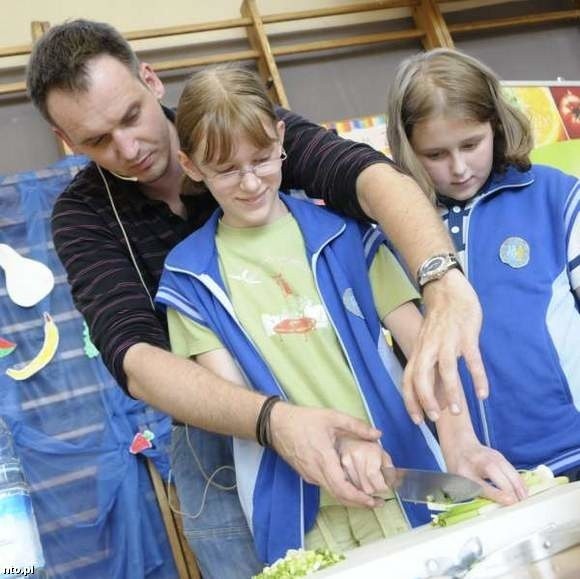 Pascal gotował z dwunastolatkami. Uważa, że dzieci jak najszybciej powinny poznać kuchnię.