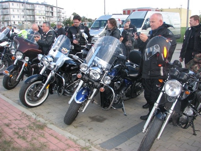 Wraz z Międzynarodowym Motocyklowym Rajdem Katyńskim z Warszawy wyruszył także II Rajd "Ponary - Pamiętamy". Celem rajdu jest uczczenie pamięci ofiar zbrodni, jakiej dokonało SS oraz litewski Specjalny Oddział SD i Policji Bezpieczeństwa. W latach 1941-1944 w tej podwileńskiej miejscowości (a dziś dzielnicy Wilna) zamordowano blisko 70 tys. osób różnej narodowości: Polaków, Żydów, Cyganów, Tatarów, Białorusinów. Motocykliści wrócą z Ponar 27 sierpnia.