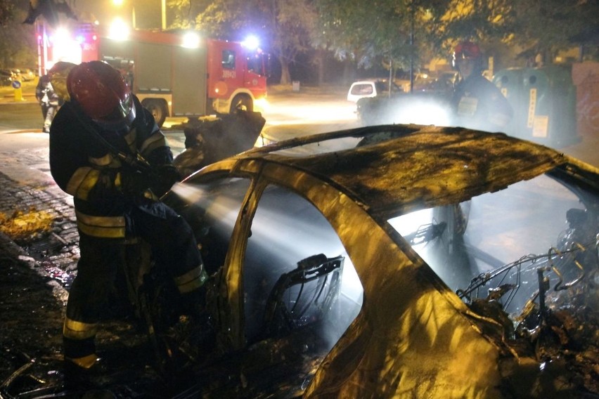 Wrocław: Luksusowy mercedes spłonął doszczętnie. To podpalenie? (ZDJĘCIA)