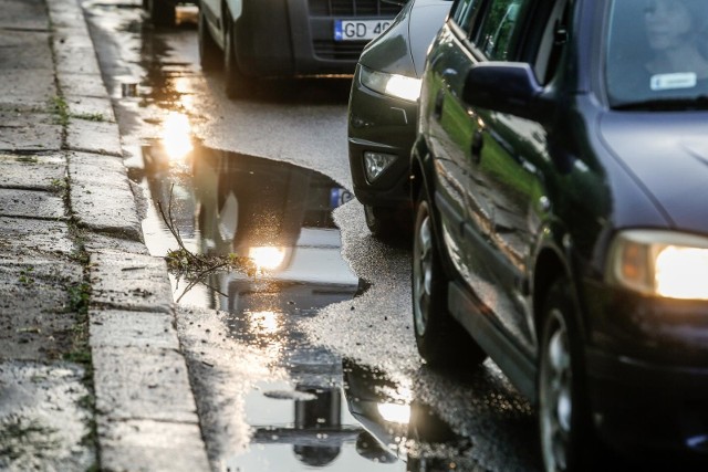 11.05.2018 gdansk. aleja zwyciestwa - skrzyzowanie z traugutta i smoluchowskiego.  burza z gradem nad trojmiastem. podtopienia w gdansku.  fot. karolina misztal / polska press/dziennik baltycki