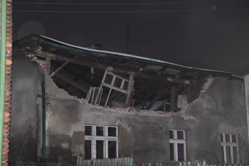 W Leszczynach runął dom dachu jednorodzinnego.