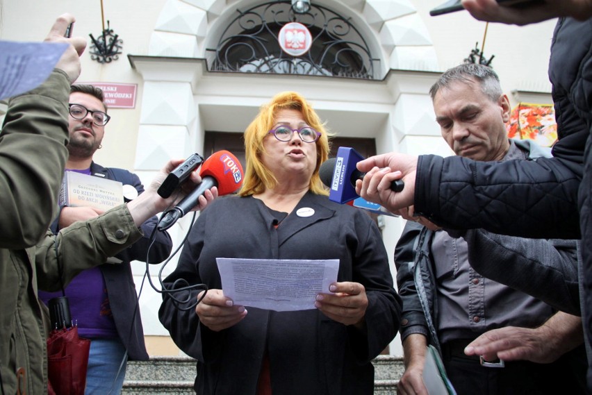 Obywatele RP protestują w sprawie odwołania Grzegorza Kuprianowicza z komitetu przez prezesa IPN (ZDJĘCIA)