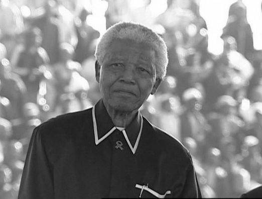 RPA. W wieku 95 lat zmarł Nelson Mandela, pierwszy demokratycznie wybrany czarnoskóry prezydent Republiki Południowej Afryki.