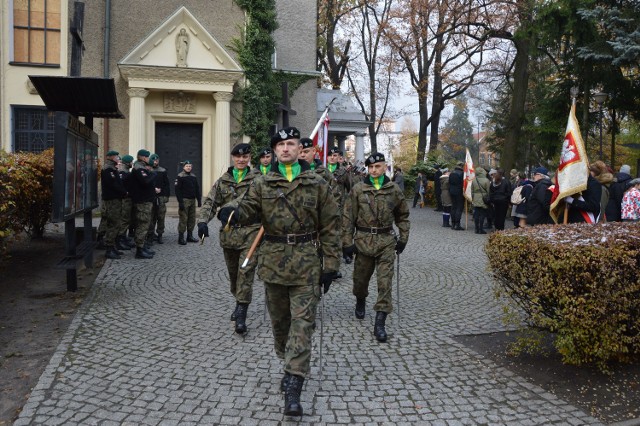 Oficjalne uroczystości rozpoczęły się się o godz. 11.00 mszą świętą w kościele pw. Najświętszego Zbawiciela. Następnie uroczystości państwowe odbyły się o godz. 12.00 na Placu Bohaterów. Brali w nich udział przedstawiciele władz lokalnych, kombatanci, służby wojskowe, harcerze i oczywiście zielonogórzanie. 