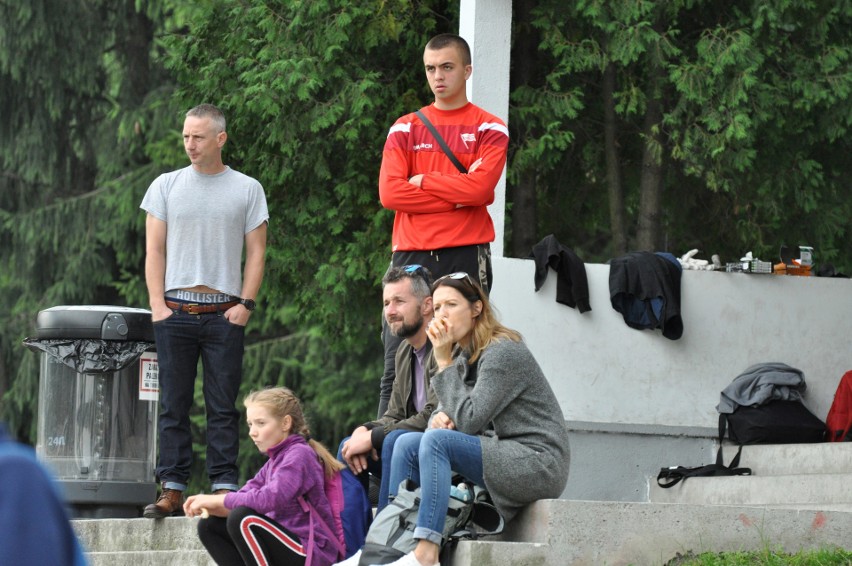 CLJ Cracovia. Kibice na meczu młodych "Pasów" z Escolą Varsovia [ZDJĘCIA]