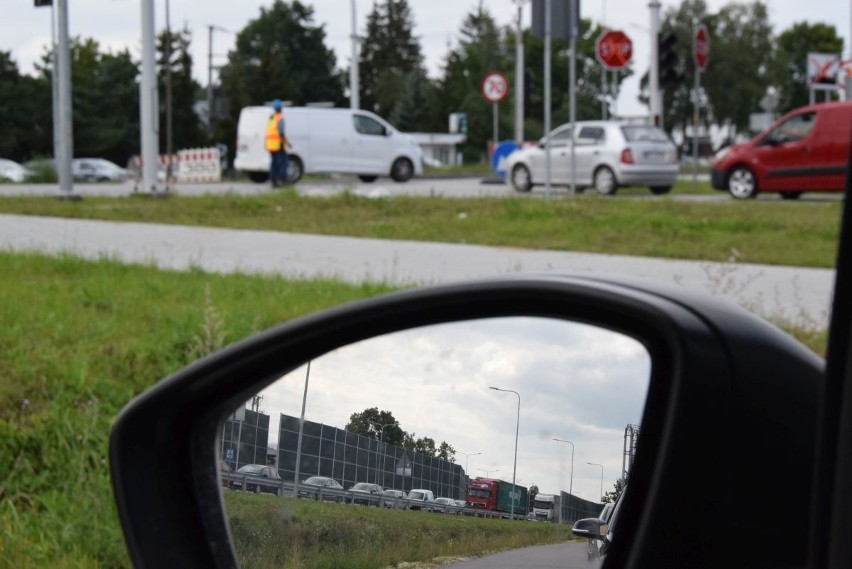 Ogromne korki w Bilczy na krajowej drodze numer 73 z Kielc w kierunku Buska Zdroju i Tarnowa [ZDJĘCIA] 