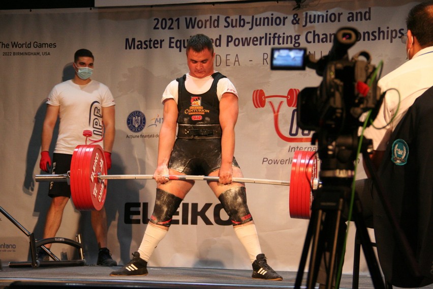 Mateusz Szymkiewicz z Kielc zdobył w Rumunii złoty medal na Mistrzostwach Świata Juniorów w trójboju siłowym [ZDJĘCIA]