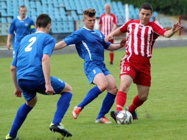 Piłkarzy w rozgrywkach IV ligi mazowieckiej czekają jeszcze trzy kolejki do zakończenia sezonu.