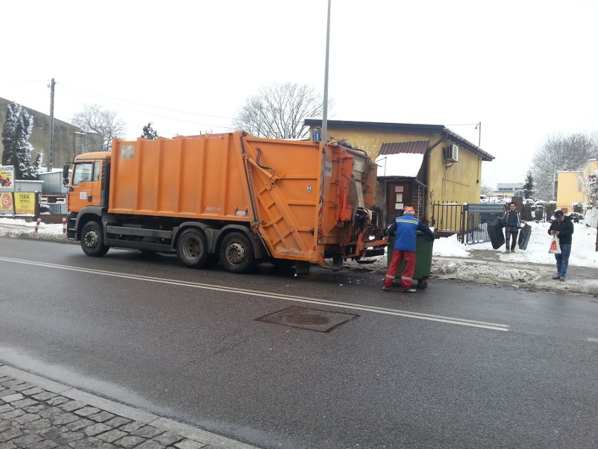 Podwyżki opłat za wywóz śmieci uderzą po kieszeni nie tylko w Łodzi! Zobacz, jakie są nowe stawki