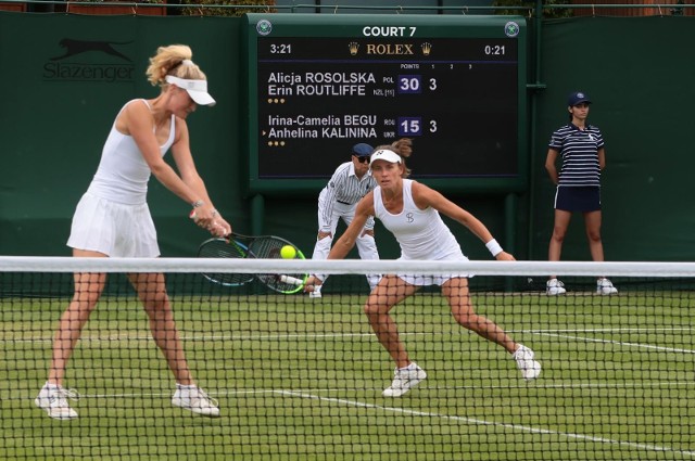 Alicja Rosolska (z prawej) już raz dotarła do półfinału Wimbledonu