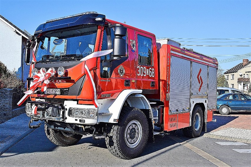 Strażacy z OSP w Szczedrzyku mają nowy samochód...