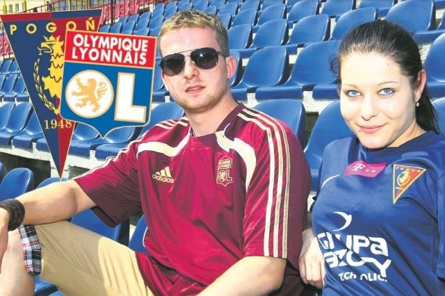 Na mecz czekają Marlena i Rafał (w koszulce Olympique Lyon). &#8211; To będzie świetne widowisko &#8211; mówią