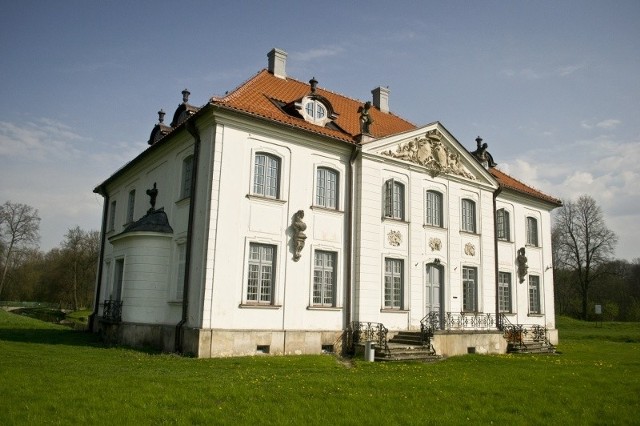 W pałacyku w Choroszczy mieści się Muzeum Wnętrz Pałacowych, będące placówką Muzeum Podlaskiego w Białymstoku. Park przypałacowy zajmuje powierzchnię około 25 hektarów. Co roku po Wielkanocy spotykają się tu muzealnicy oraz ochotnicy, by zrobić wiosenne porządki.