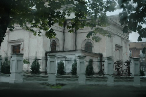 Cerkiew św. Mikolaja w deszczu wygląda równie wspaniale