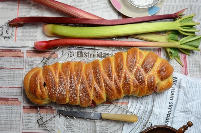 Strudel pleciony z truskawkami i rabarbarem Agnieszki...