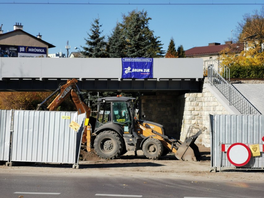 Chrzanów. Niekończący się remont wiaduktów. Kierowcy w listopadzie mają w końcu pojechać ul. Krakowską (DK 79) [ZDJĘCIA] 