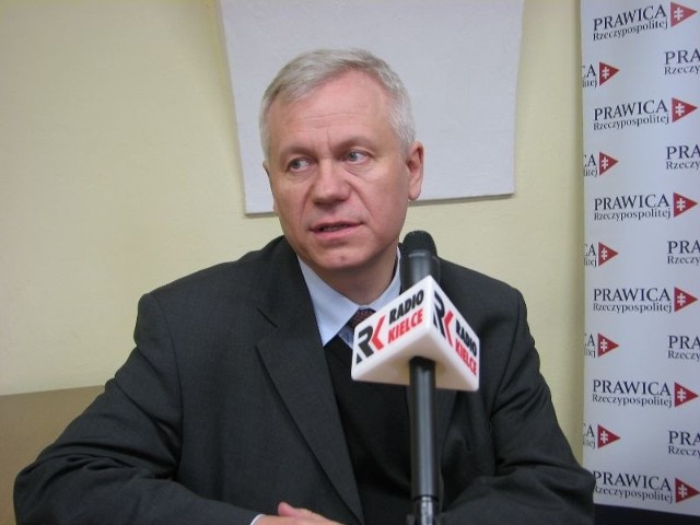 Marek Jurek, kandydat na prezydenta RP, w czasie konferencji prasowej.