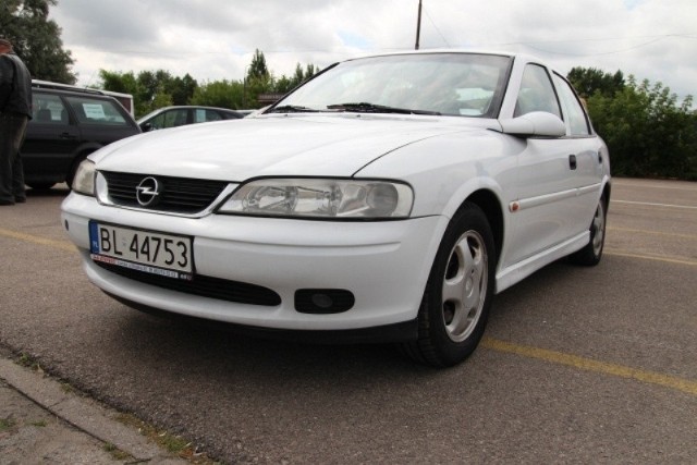 Opel Vectra B, 1999 r., 1,6 16V + gaz, klimatyzacja, 5 tys. 600 zł;