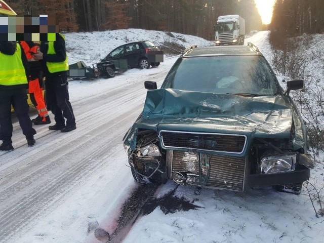 Zderzenie dwóch pojazdów w gminie Szczecinek.