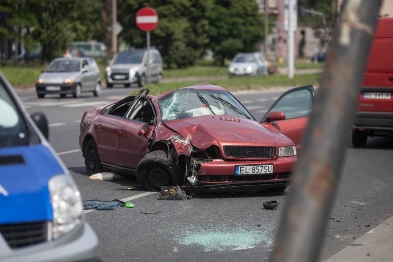 Wypadek na Obywatelskiej. Audi wylądowało na dachu [FILM, zdjęcia]