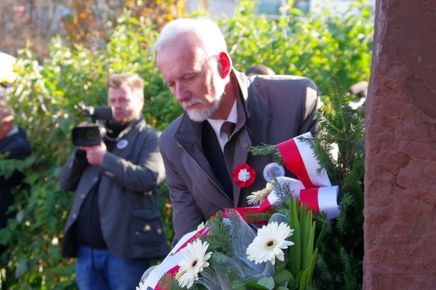 Święto Niepodległości w Tarnobrzegu. Odsłonięto pomnik Józefa Piłsudskiego [ZDJĘCIA]