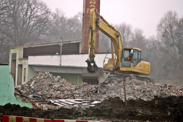 W 2010 roku rozebrano dom Krzywdów. Teraz jest tu parking przy stadionie