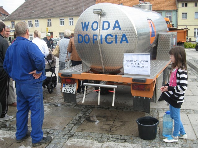 Mieszkańcy Drezdenka na początku września byli skazani na wodę dostarczaną im w beczkowozach i butelkach.