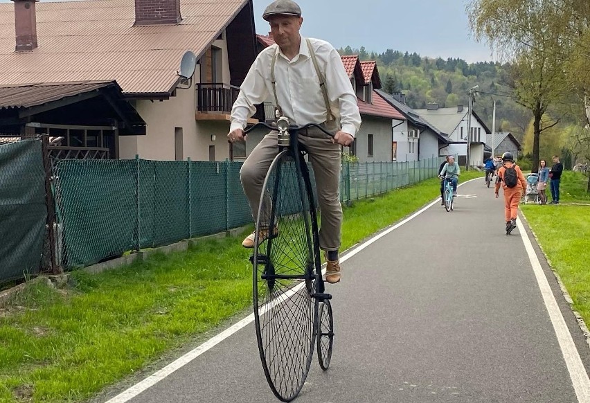 Rodzinny piknik rowerowy w Zbywaczówce